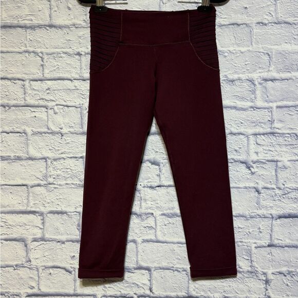 Lululemon Aphrodite Crop
Bordeaux Drama - Picture 9 of 15